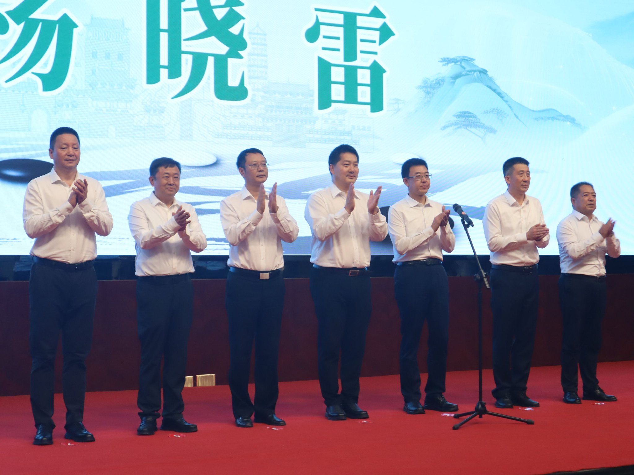 Jincheng সরকারের উপ-মেয়র Yang Xiaolei প্রতিযোগিতা উদ্বোধন ঘোষণা করেন