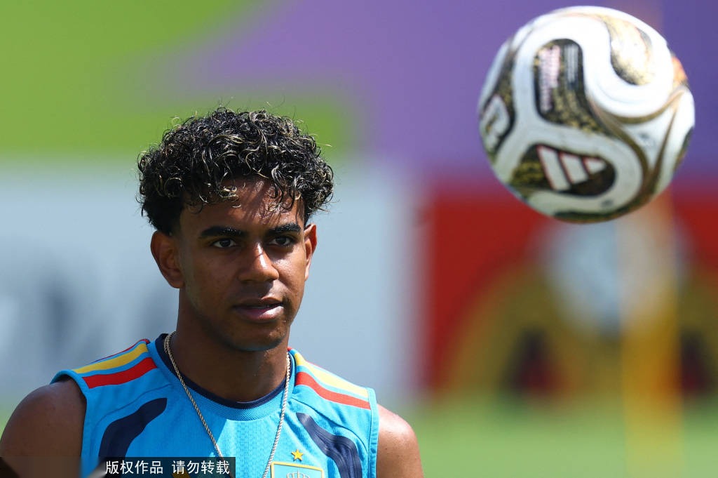 স্থানীয় সময় ২০২৬ সালের ১৩ জুলাই, মার্কিন যুক্তরাষ্ট্রে স্পেন জাতীয় দল বিশ্বকাপ সেমিফাইনালের প্রস্তুতিতে প্রশিক্ষণ চালায়।